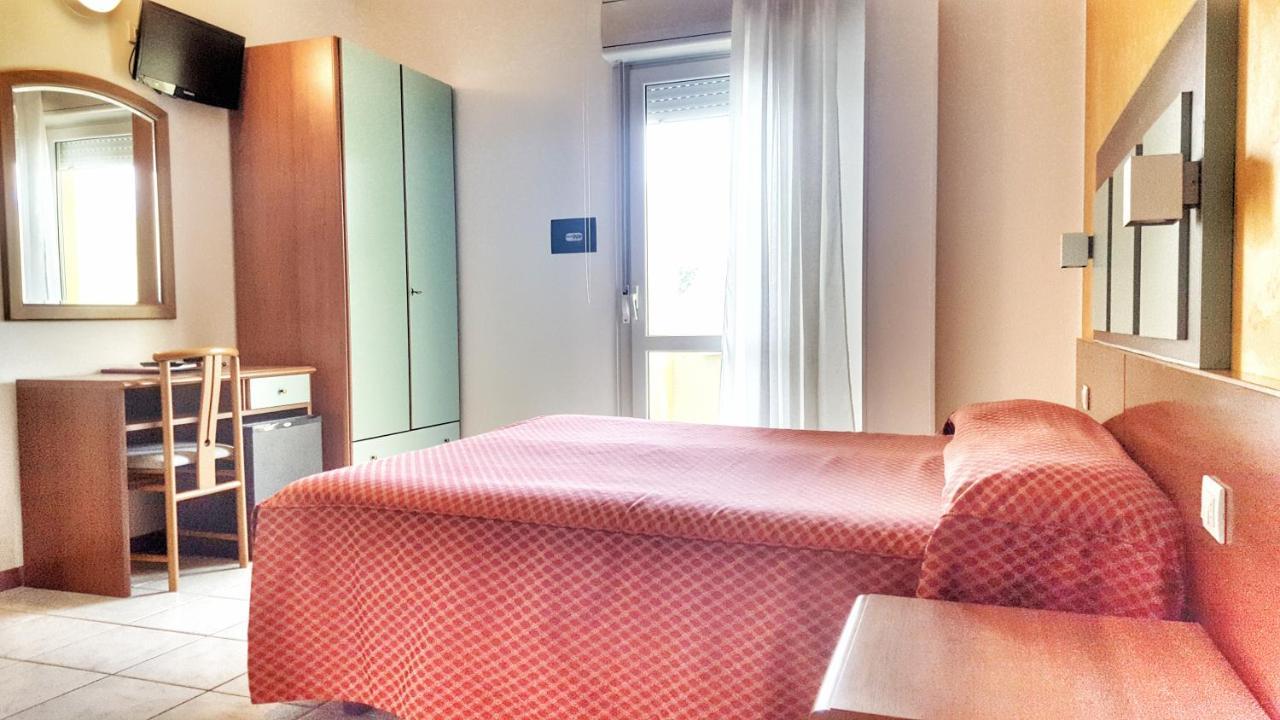 Hotel Alla Terrazza Бибионе Экстерьер фото