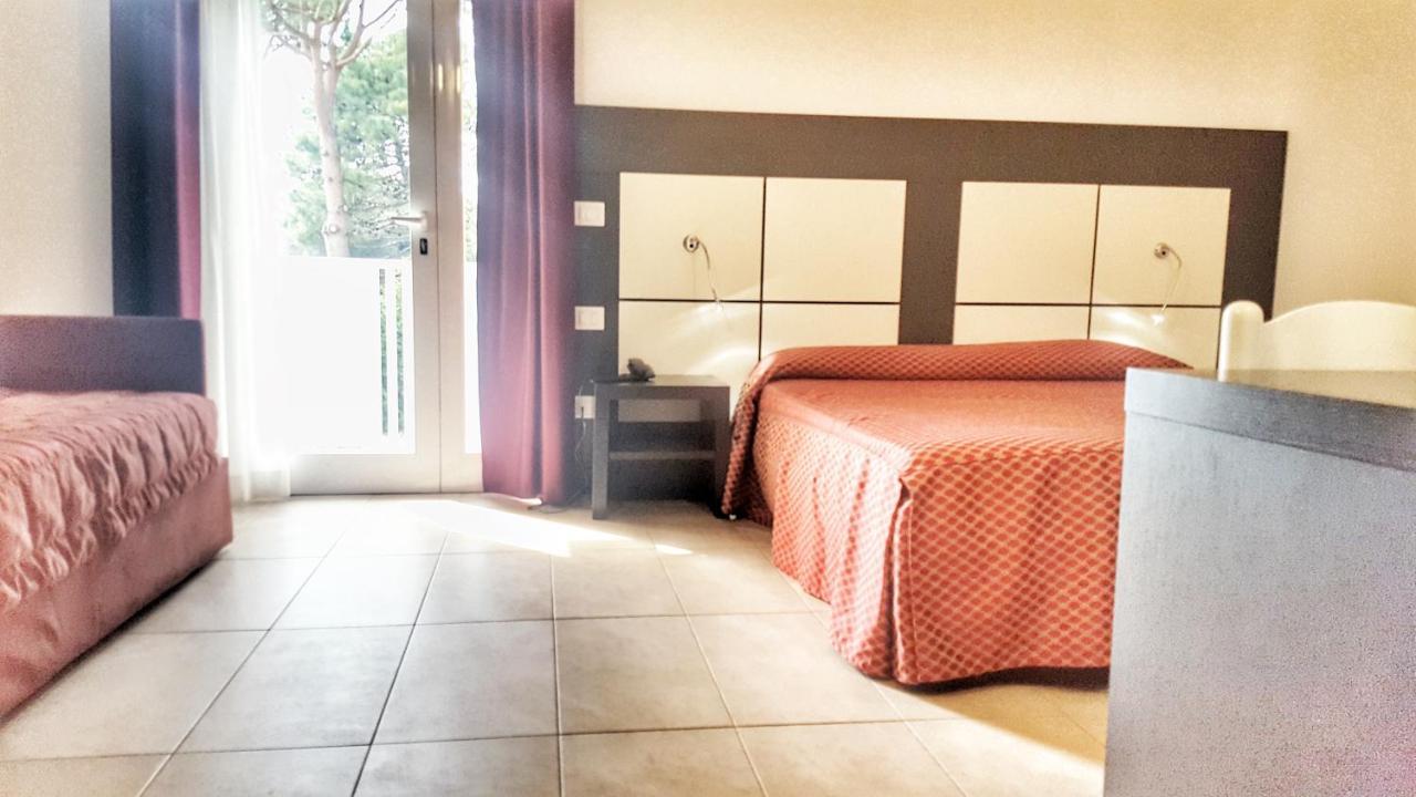 Hotel Alla Terrazza Бибионе Экстерьер фото