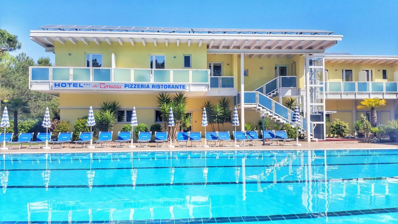Hotel Alla Terrazza Бибионе Экстерьер фото
