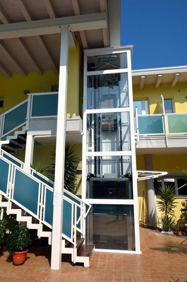 Hotel Alla Terrazza Бибионе Экстерьер фото
