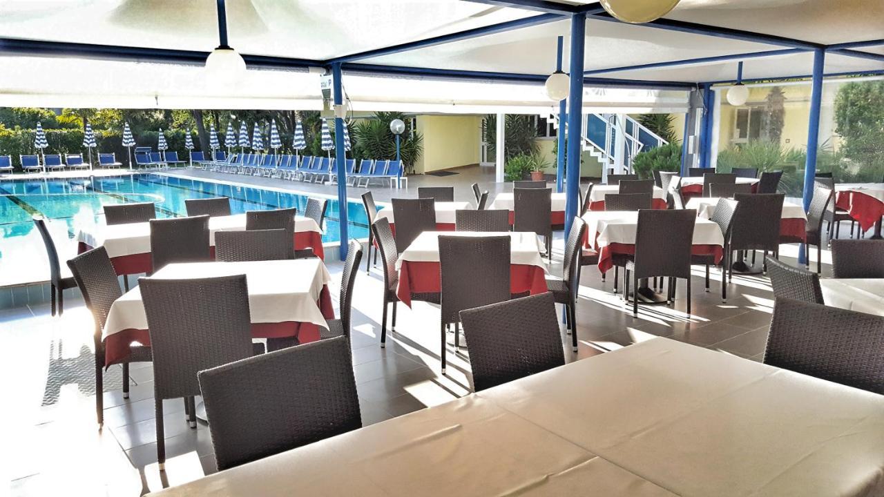 Hotel Alla Terrazza Бибионе Экстерьер фото
