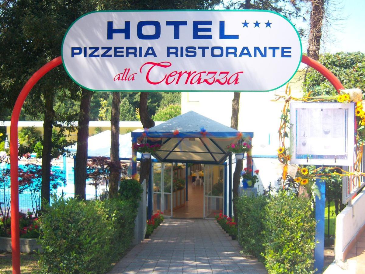 Hotel Alla Terrazza Бибионе Экстерьер фото