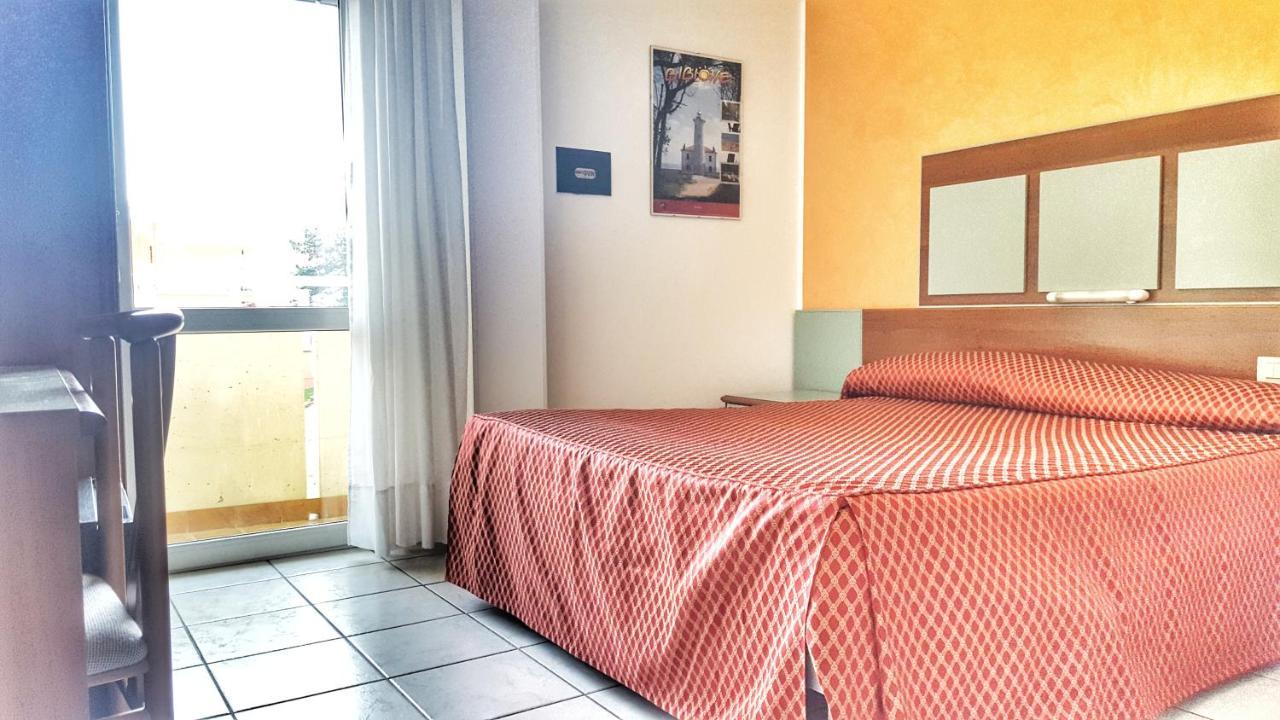 Hotel Alla Terrazza Бибионе Экстерьер фото