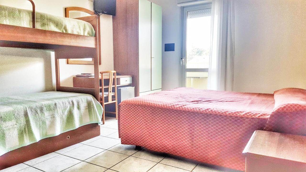 Hotel Alla Terrazza Бибионе Экстерьер фото