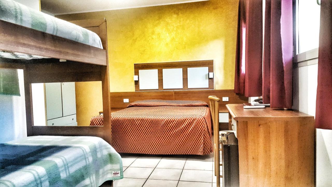 Hotel Alla Terrazza Бибионе Экстерьер фото