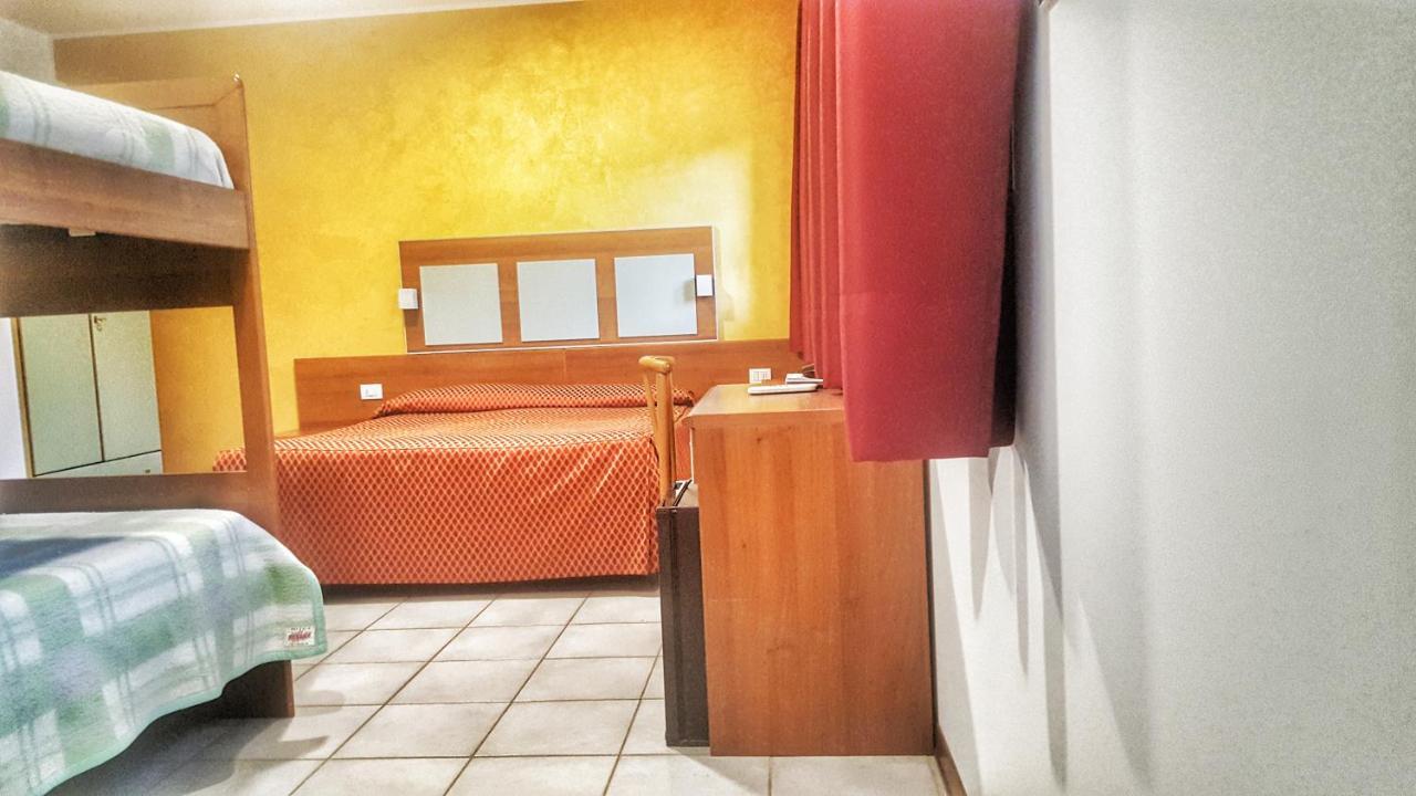 Hotel Alla Terrazza Бибионе Экстерьер фото