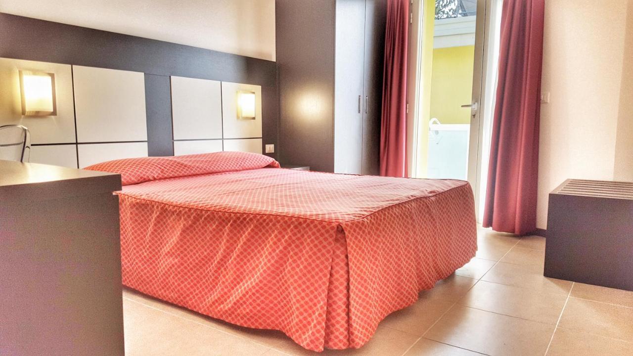 Hotel Alla Terrazza Бибионе Экстерьер фото