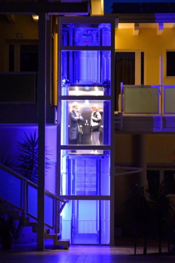 Hotel Alla Terrazza Бибионе Экстерьер фото